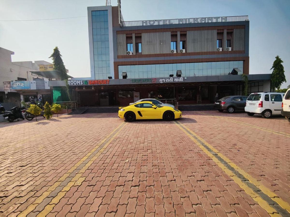 Hotel Nilkanth Navsari Esterno foto