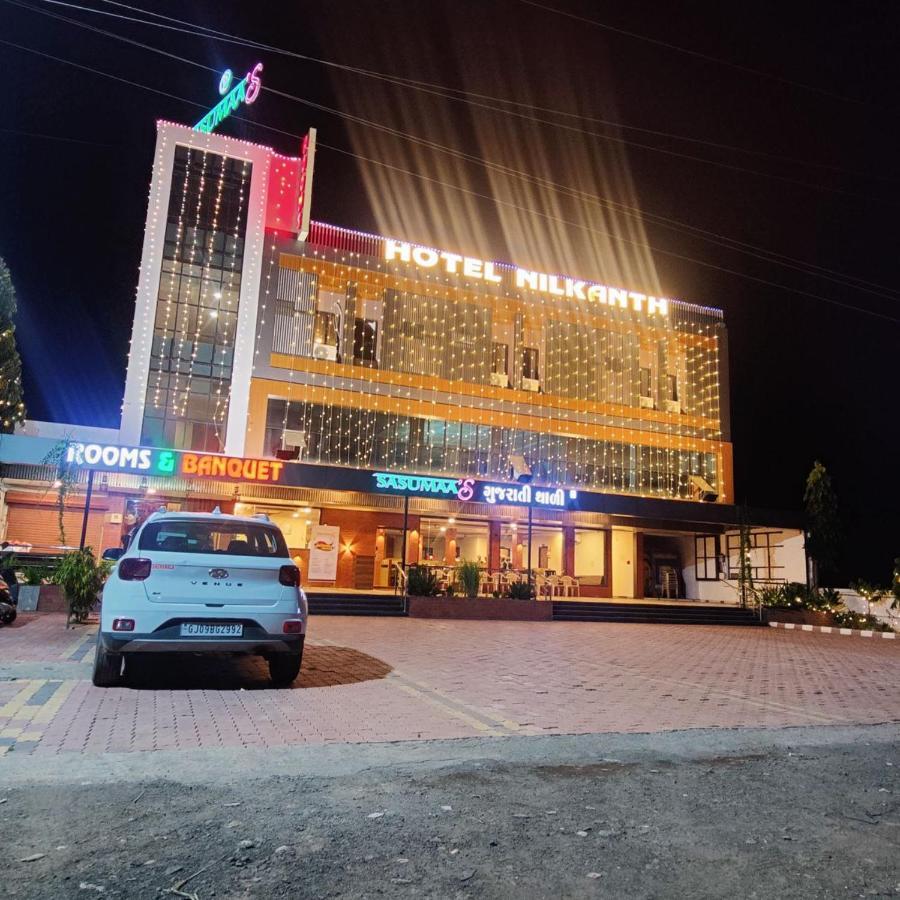 Hotel Nilkanth Navsari Esterno foto